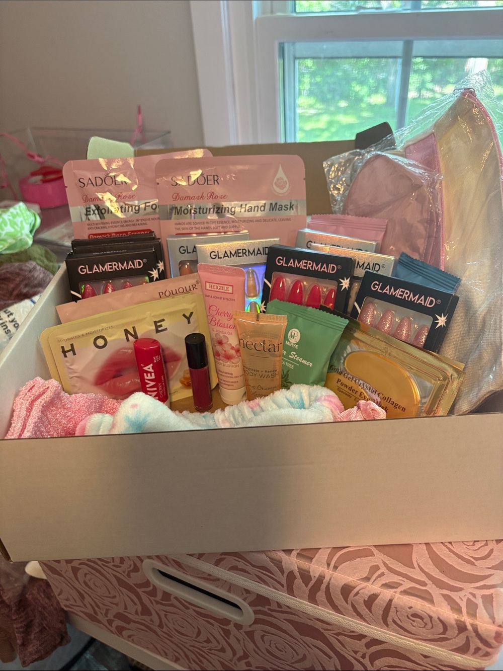 Pink False Nail Set & Pamper Gift Box